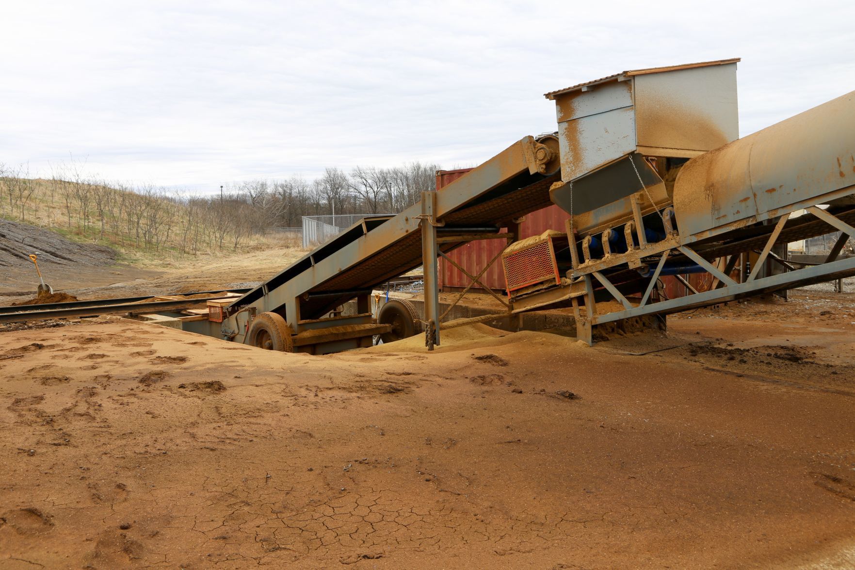 Agricultural grain transfer station